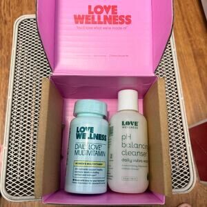 Love Wellness womens Daily Love and Daily PH Balance Cleanser-New in box
